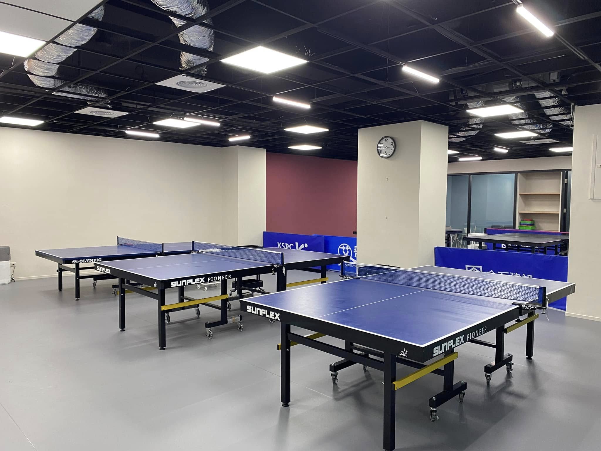 台中北屯艾乒乓桌球教室-寬敞專業教學場域